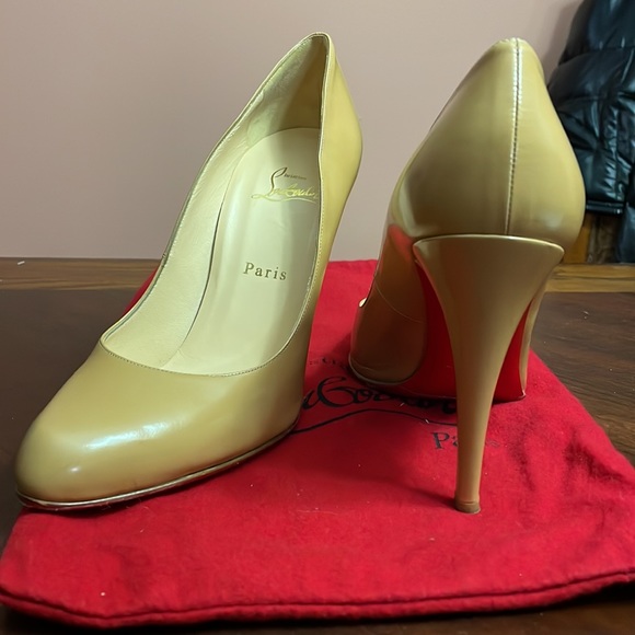 COPY - CHRISTIAN LOUBOUTIN Leather Pumps. In very good condition, like new. 10|…